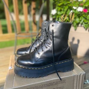 Dr. Martens / JADON / Size 7 / POLISHED SMOOTH BLACK